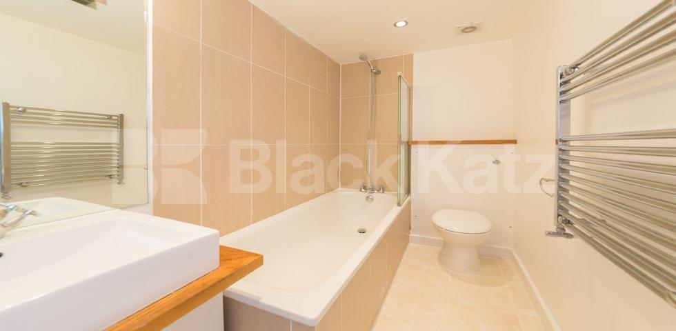 			2 Bedroom, 1 bath, 1 reception Flat			 Chapel Market, N1, ANGEL-ISLINGTON